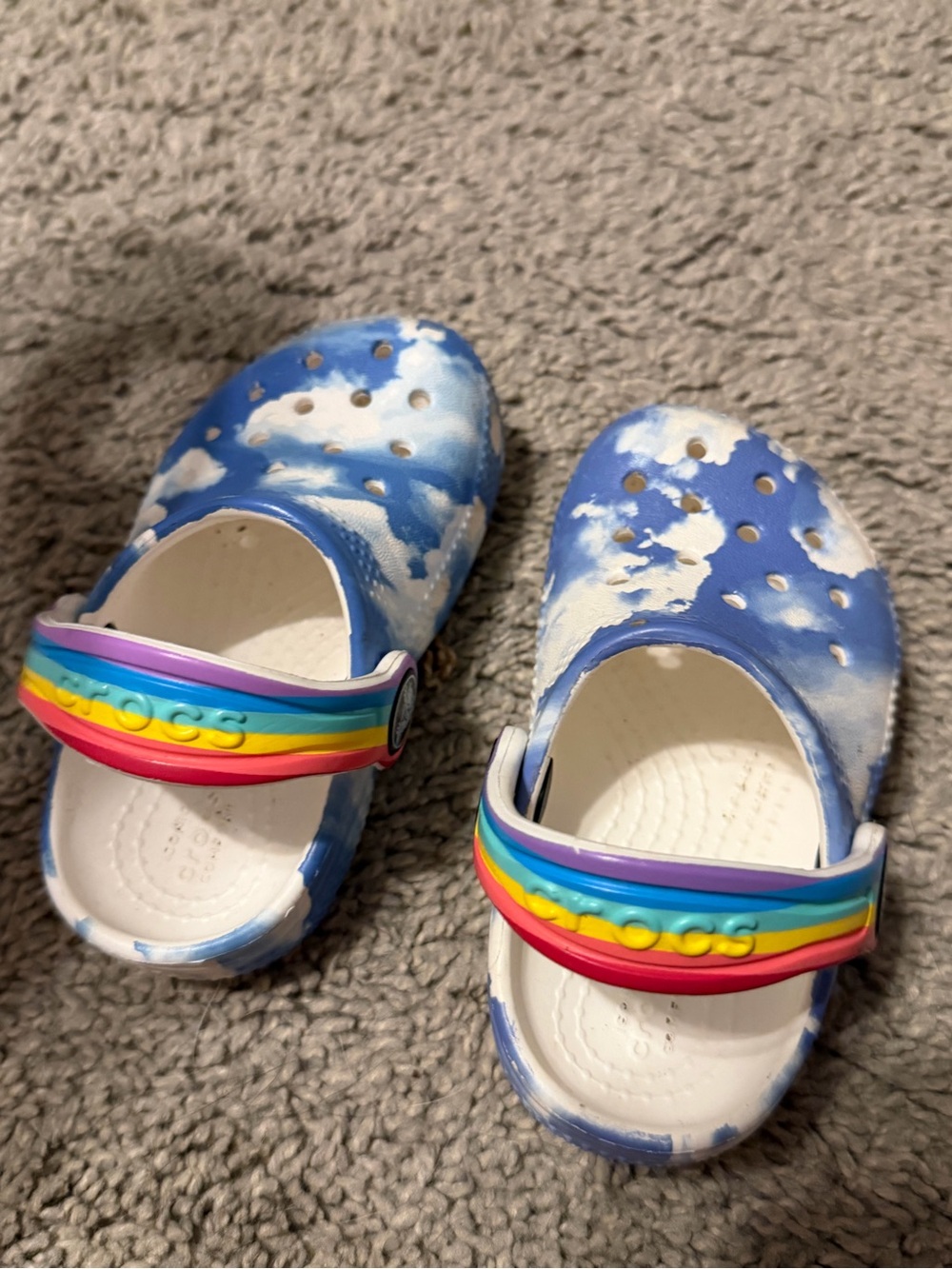 Kids Crocs  Blue Cloud-Print Clog with Rainbow Strap